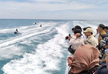 Meriahnya Sambutan Bupati Natuna Wan Siswandi Parade Jetski Serasan Suasana meriah menyelimuti pelabuhan PLBN Serasan saat kedatangan Bupati Berama Rombongan