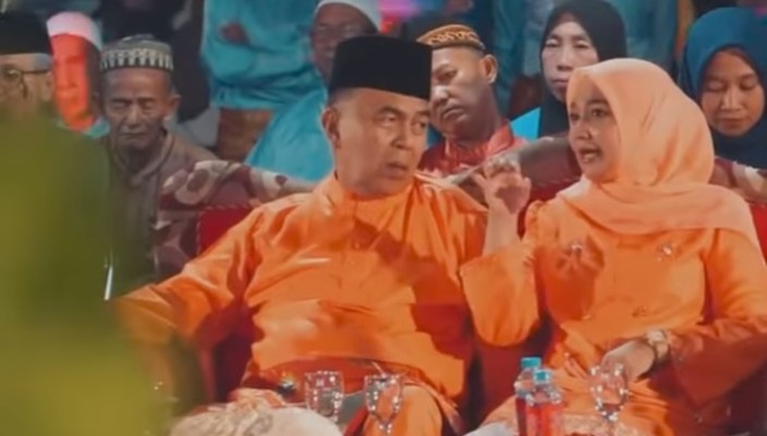 Bupati Natuna Wan Siswandi Bersama sang istri Septi Dwiyani