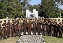 Kejari Natuna Jadi Pahlawan Kecil Raka, Masa Depan Lebih Cerah Kejaksaan Negeri Natuna melaksanakan Ziarah ke Taman Makam Pahlawan Natuna yang terletak di Jalan Adam Malik Bandarsyah dalam rangka Hari Bhakti Adhyaksa (HBA) ke-64 dan Hari Ulang Tahun lkatan Adhyaksa Dharmakarini (IAD) yang ke-XXIV Tahun 2024