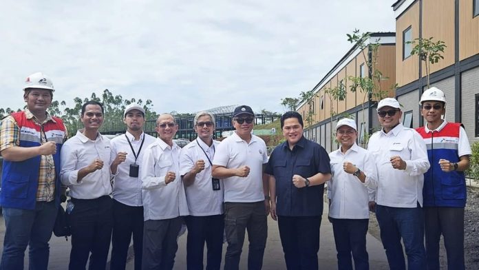 Menteri BUMN Erick Thohir meninjau kesiapan BUMN dalam pembangunan sarana dan fasilitas (Sarfas) energi di Ibu Kota Nusantara (IKN) termasuk jaringan gas oleh Pertamina, foto: Pertamina