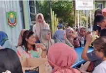 Puluhan Orang Tua Siswa Tertekan Akibat Anak Tidak Diterima di SMA 3 Batam Orang Tua SMA 3 Batam
