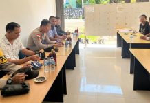 Kapolsek Jemaja Kunjungi Kantor Panwascam Untuk Ciptakan Kondusifitas Wilayah Panwascam