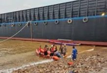 Tim Basarnas Tanjungpinang Masih Lakukan Pencarian Pekerja yang Hilang di Perairan Kabil Tim Basarnas Tanjungpinang Masih Lakukan Pencarian Pekerja yang Hilang di Perairan Kabil
