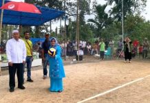 Bupati Hamsuardi Buka Turnamen Bola Voli Karang Taruna Nagari Lubuak Landua Ketua TP PKK Pasaman Barat Titi Hamsuardi didampingi Bupati Pasaman Barat Hamsuardi membuka Turnamen Voli Lubuak Landu (taufik)