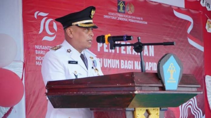 Bupati Nizar Serahkan Remisi ke 75 orang Narapidana Bupati Nizar Serahkan Remisi ke 75 orang Narapidana di Lingga