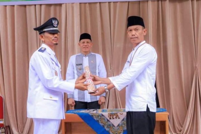 Bupati Sabar AS Pimpin Sertijab Wali Nagari Tanjung Betung, Warga Sambut Antusias