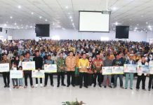 Gubernur Kepri Ansar Serahkan Bantuan Sosial Rp108,2 Miliar di Batu Aji, Sekupang, dan Belakang Padang Gubernur Kepri Ansar Serahkan Bantuan Sosial Rp108,2 Miliar di Batu Aji, Sekupang, dan Belakang Padang