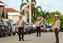 Polres Natuna Kawal Pendaftaran Calon Bupati dan Wakil Bupati, Jamin Keamanan dan Netralitas Pilkada Selasa, 27 Agustus 2024, Polres Natuna melaksanakan pengamanan pada tahapan pendaftaran salah satu pasangan calon Bupati Natuna Wan Siswandi.,S.Sos., M.Si dan Calon Wakil Bupati Natuna Rodhial Huda di Kantor KPU Kabupaten Natuna.
