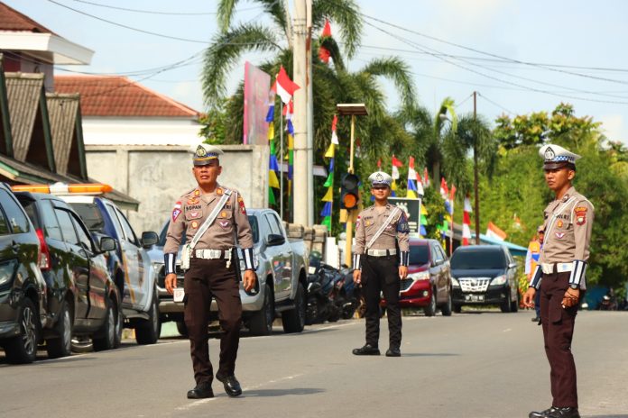 Selasa, 27 Agustus 2024, Polres Natuna melaksanakan pengamanan pada tahapan pendaftaran salah satu pasangan calon Bupati Natuna Wan Siswandi.,S.Sos., M.Si dan Calon Wakil Bupati Natuna Rodhial Huda di Kantor KPU Kabupaten Natuna.