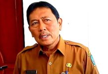 Kadisdik Kepri Bikin Gaduh PPDB di SMAN Favorit Batam: Kepsek Pusing Diserbu Orangtua Kadisdik Kepri Bikin Gaduh PPDB di SMAN Favorit Batam: Kepsek Pusing Diserbu Orangtua