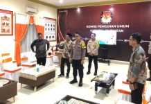 Masa Pendaftaran Calon Bupati Bintan Dimulai: Polres Bintan Siagakan 57 Personel di Kantor KPUD Bintan Masa Pendaftaran Calon Bupati Bintan Dimulai: Polres Bintan Siagakan 57 Personel di Kantor KPUD Bintan