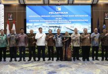 Menko Airlangga Lantik Dr. Alexander Anggota Bidang Administrasi dan Keuangan BP Batam Menko Airlangga Lantik Dr. Alexander Anggota Bidang Administrasi dan Keuangan BP Batam
