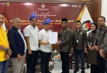 Muhammad Nizar dan Novrizal Paslon Pertama Daftar Pilkada di KPU Lingga Muhammad Nizar dan Novrizal Paslon Pertama Daftar Pilkada di KPU Lingga