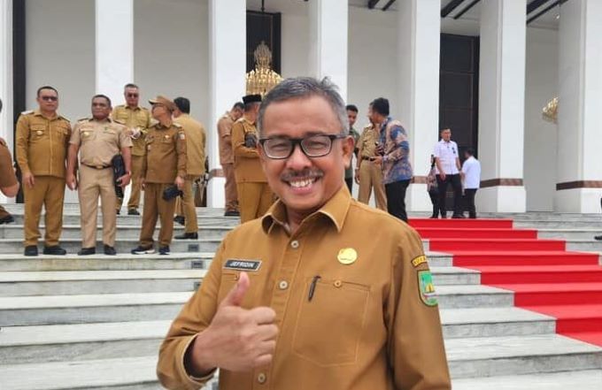 Sekda Batam Jefridin Ikuti Pengarahan Presiden Jokowi di IKN- Fokus pada Koordinasi Pusat-Daerah Sekda Batam Jefridin Ikuti Pengarahan Presiden Jokowi di IKN: Fokus pada Koordinasi Pusat-Daerah