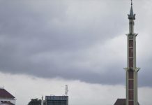 Hujan Ringan dan Cuaca Berawan Dominasi Batam Sepanjang Senin Hujan Ringan dan Cuaca Berawan Dominasi Batam Sepanjang Senin