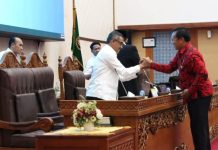 Sekda Batam Sampaikan Ranperda APBD 2025: Pembangunan Berkelanjutan Jadi Prioritas Sekretaris Daerah Kota Batam, Jefridin, M.Pd., menghadiri rapat paripurna dengan agenda Penyampaian dan Penjelasan Wali Kota Batam atas Rancangan Peraturan Daerah (Ranperda) APBD