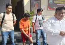 Satreskrim Polresta Barelang Tangkap Pelaku Curas di Batam, Tersangka Terancam 9 Tahun Penjara Satreskrim Polresta Barelang menangkap Salman, pelaku curas di depan Perumahaan Anggrek Mas, Batam, Senin (12/8/2024)