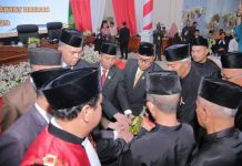 Natuna Memasuki Era Baru, 20 Anggota DPRD Dilantik, Harapan Baru Menyala Bupati Natuna Wan Siswandi hadir pelantikan DPRD Natuna prosesi tepung tawar