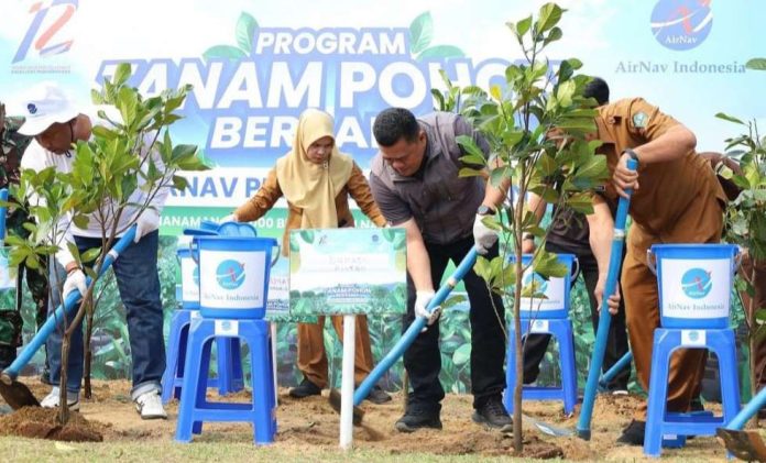 AirNav Indonesia Tanam 1.000 Pohon Nangka di Sri Kuala Lobam Bintan AirNav Indonesia Tanam 1.000 Pohon Nangka di Sri Kuala Lobam Bintan
