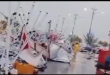 Angin Kencang dan Hujan Deras Rubuhkan Puluhan Tenda Bazar di Tugu Sirih Tanjungpinang Angin Kencang dan Hujan Deras Rubuhkan Puluhan Tenda Bazar di Tugu Sirih Tanjungpinang