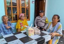 Bhabinkamtibmas Desa Genting Pulur Sambang Warga dan Sampaikan Pesan Kamtibmas Bhabinkamtibmas Desa Genting Pulur Sambang Warga dan Sampaikan Pesan Kamtibmas