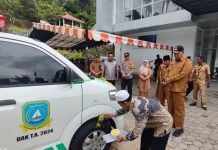 Bupati Abdul Haris Tepung Tawari Kendaraan Puskesmas Keliling di Siantan Tengah Anambas