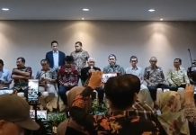 Diskusi Tokoh dan Aktivis Nasional di Jaksel Dibubarkan Paksa OTK Diskusi Tokoh dan Aktivis Nasional di Jaksel Dibubarkan Paksa OTK