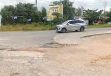 Jalan Rusak Simpang Tembeling Bintan Sejak Lama Dikeluhkan Pengendara Jalan Rusak di Simpang Tembeling Bintan