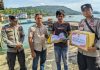 Kapolres Anambas Beri Bantuan Sembako ke Warga Korban Angin Kencang Kapolres Anambas Beri Bantuan Sembako ke Warga Korban Angin Kencang