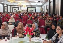 Yel-yel Menang Bergemuruh, Ribuan Guru Dukung Rudi-Rafiq Jadi Gubernur Kepri Ribuan Guru Dukung Rudi-Rafiq Jadi Gubernur Kepri