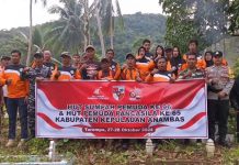 Aksi Bersih Meriahkan HUT Sumpah Pemuda dan HUT Pemuda Pancasila ke 65 di Kelurahan Tarempa Aksi Bersih Meriahkan HUT Sumpah Pemuda dan HUT Pemuda Pancasila