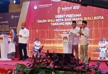 Debat Pertama Calon Walikota, Paslon Sindir Program Seragam Sekolah Gratis