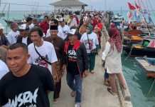 Kehangatan Masyarakat Pulau Midai Menyambut Pasangan Calon Bupati dan Wakil Bupati Natuna, WS RH Kehangatan Masyarakat Pulau Midai Menyambut Pasangan Calon Bupati dan Wakil Bupati Natuna