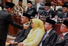 Iman Sutiawan Resmi Dilantik Jadi Ketua DPRD Provinsi Kepri Periode 2024-2029