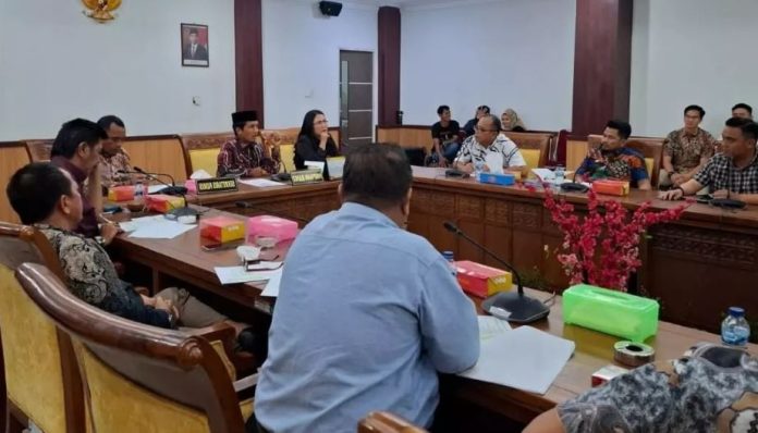 Komisi II DPRD Batam Gelar RDP Bersama Disperindag dan Pertamina