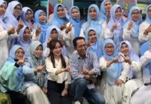 Kampanye di Batuaji, Li Claudia: Saya Takkan Biarkan Ibu-ibu Kesulitan Air Bersih Kampanye di Batuaji, Li Claudia Saya Takkan Biarkan Ibu-ibu Kesulitan Air Bersih