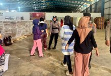 Petugas Lipat Surat Suara Diperiksa Ketat Personel Polresta Barelang Petugas Lipat Surat Suara Diperiksa Personel Polresta Barelang