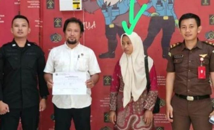 Senyum Penyidik dan Jaksa Saat akan Menahan Guru SD Supriyani