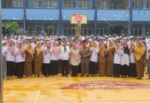 Senyum Plt Gubernur Marlin Ketika Kembali Kunjungi SMA Negeri Batam Senyum Plt Gubernur Marlin Ketika Kembali Kunjungi SMA Negeri Batam