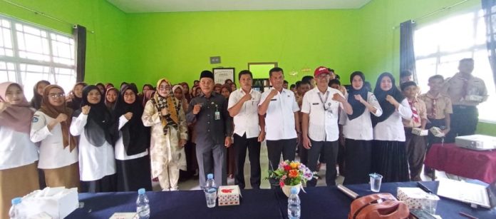 Sosialisasi Reproduksi Kesehatan Pada Anak-anak Sekolah SMK 1 Anambas