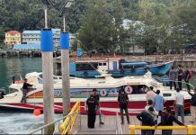 Tekad Mengabdi Neko Pawelloy Datangkan 2 Speed Boat ke Anambas Tekad Mengabdi Neko Pawelloy Datangkan 2 Speed Boat ke Anambas