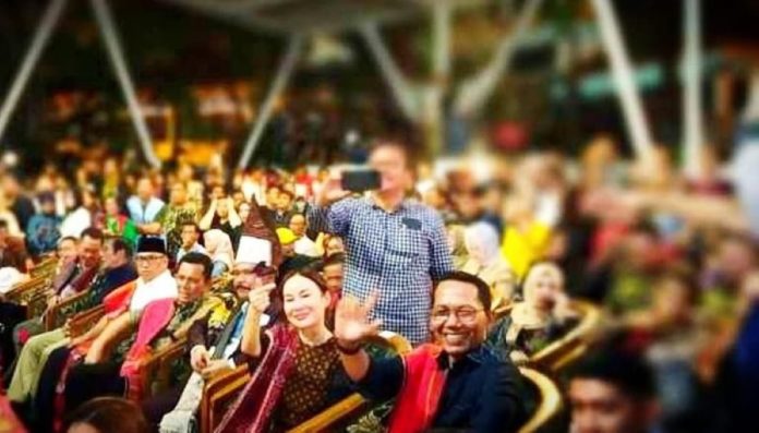 Amsakar Achmad dan Li Claudia Chandra Hadiri Pesta Budaya Bangso Batak