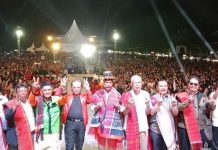 Lautan Massa dan Teriakan Gubernur Kepri Sambut HMR di Konser Rura Nauli Lautan Massa dan Teriakan Gubernur Kepri Sambut HMR di Konser Rura Nauli
