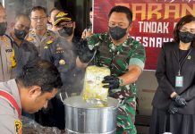 Polres Karimun Musnahkan Narkotika Bernilai Miliaran Rupiah Letnan Kolonel Inf Ida Bagus Putu Mudita, saat memusnahkan barang bukti narkotika jenis sabu di Mapolres Karimun