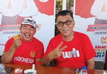 Dukungan Tokoh Masyarakat Kampar untuk Wan Siswandi dan Rodhial Huda di Natuna Haji Ramlis Tokoh Masyarakat Kampar Kabupaten Natuna foto Bersama dengan Wan Siswandi