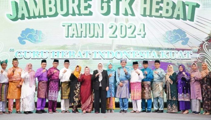 Penganugerahan Penghargaan Apresiasi Guru dan Tenaga Kependidikan (GTK) Tahun 2024