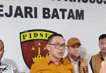 Kejari Batam Tahan Dua Tersangka Kasus Korupsi RSUD Embung Fatimah Kejari Batam Tahan Dua Tersangka Kasus Korupsi RSUD Embung Fatimah