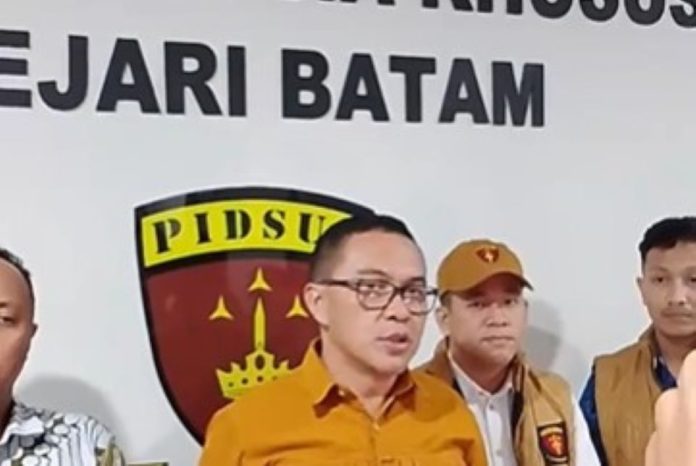 Tersangka RSUD Embung Fatimah 2 Kejari Batam Tahan Dua Tersangka Kasus Korupsi RSUD Embung Fatimah