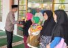 Jumat Berkah, Kapolresta Tanjungpinang Budi Santoso Salurkan Bansos ke Warga dan Lansia