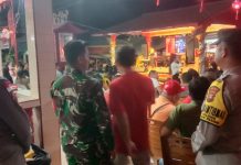 TNI-POLRI Perketat Pengamanan Sembahyang Keselamatan Rangkaian Imlek 2024 di Desa Kelong TNI-POLRI Perketat Pengamanan Sembahyang Keselamatan Rangkaian Imlek 2024 di Desa Kelong